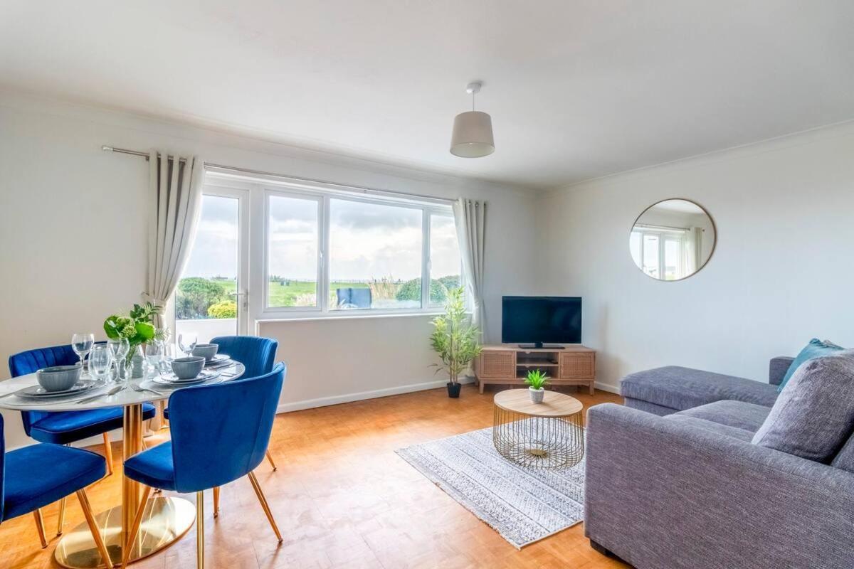 Beautiful Sea View 2 Bedroom Sleeps 6-Free Parking Bournemouth Exterior photo